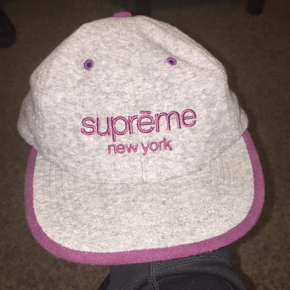 Supreme classic logo hat